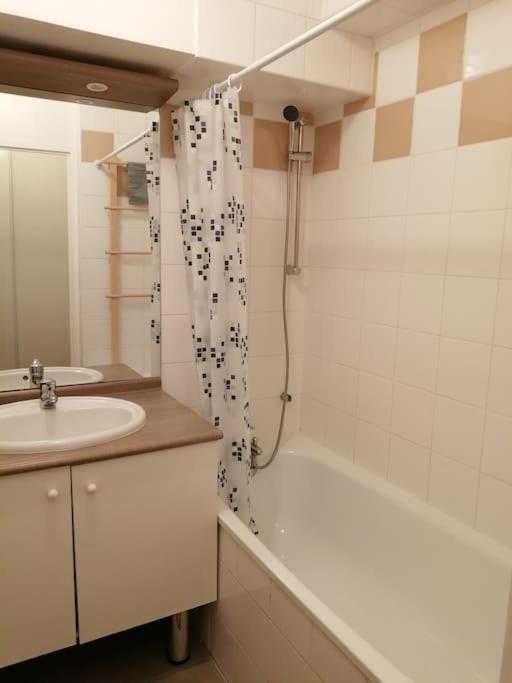 Apartament Fadil Valenciennes Zewnętrze zdjęcie